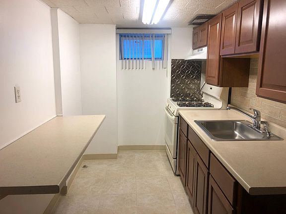 5th image of 410 Logan Ave