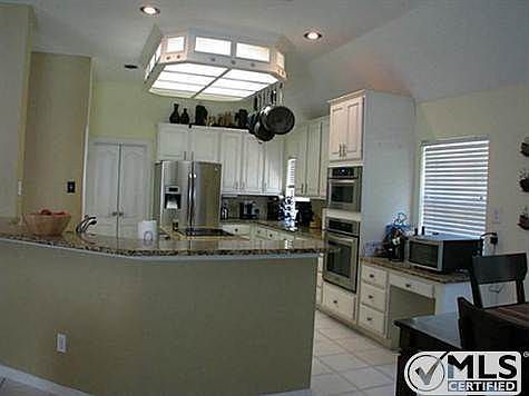 2nd image of 2800 Lakehollow Ln