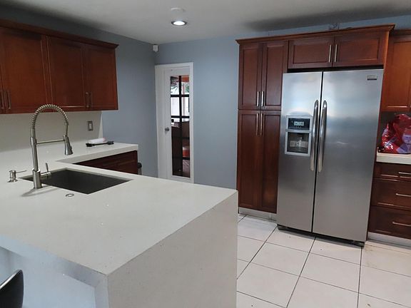 3rd image of 3956 MELALEUCA Lane