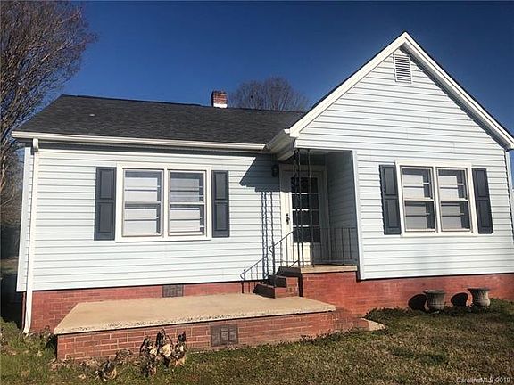 2nd image of 402 Orchard Ln
