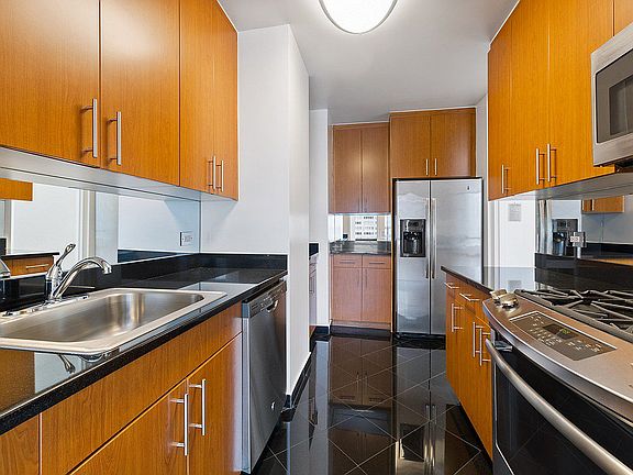 5th image of 265 E 66th St APT 10E