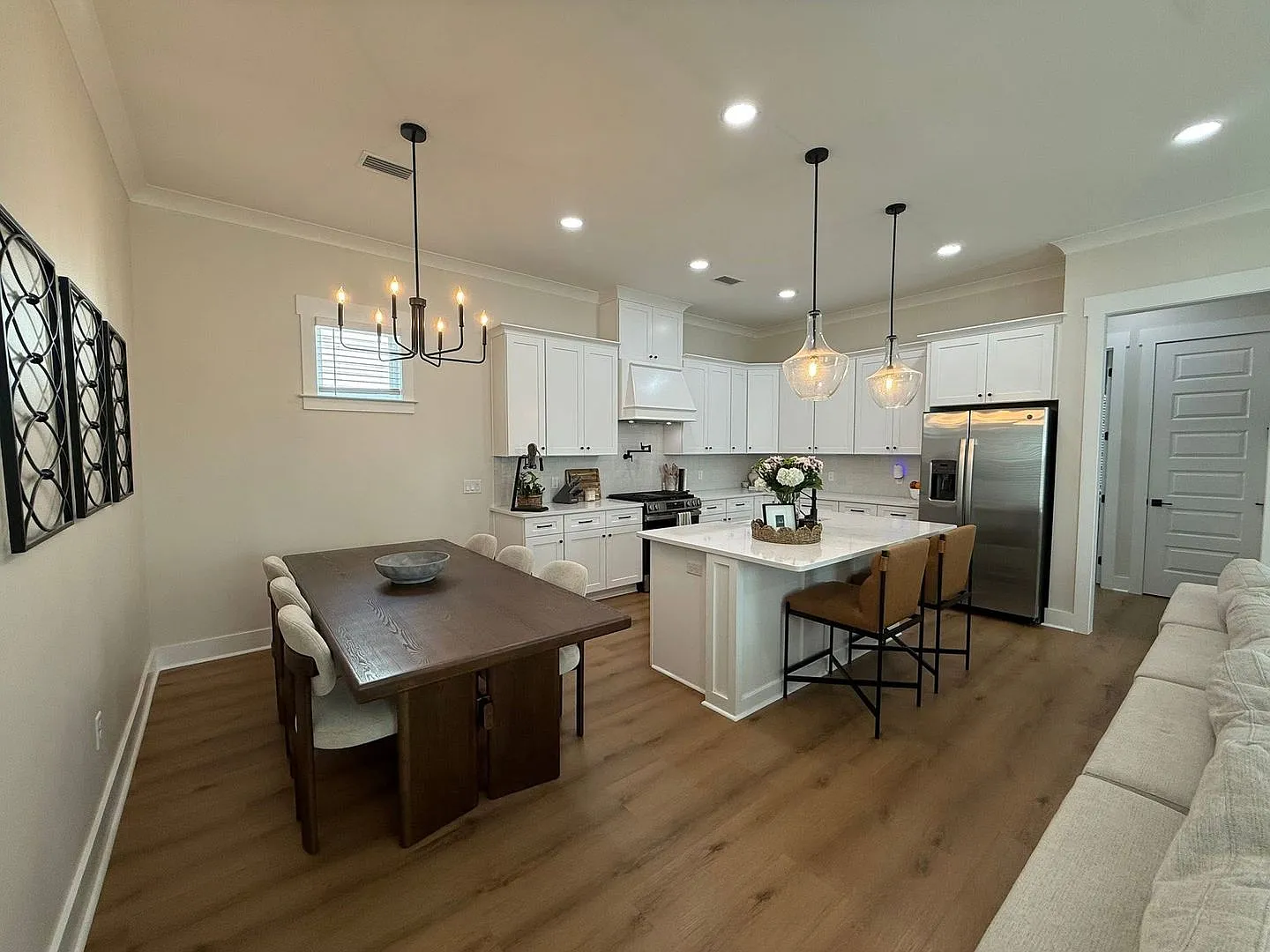 Beautiful 5-Bedroom Home in Deer Moss Creek Niceville with lawn care included — Photo 3