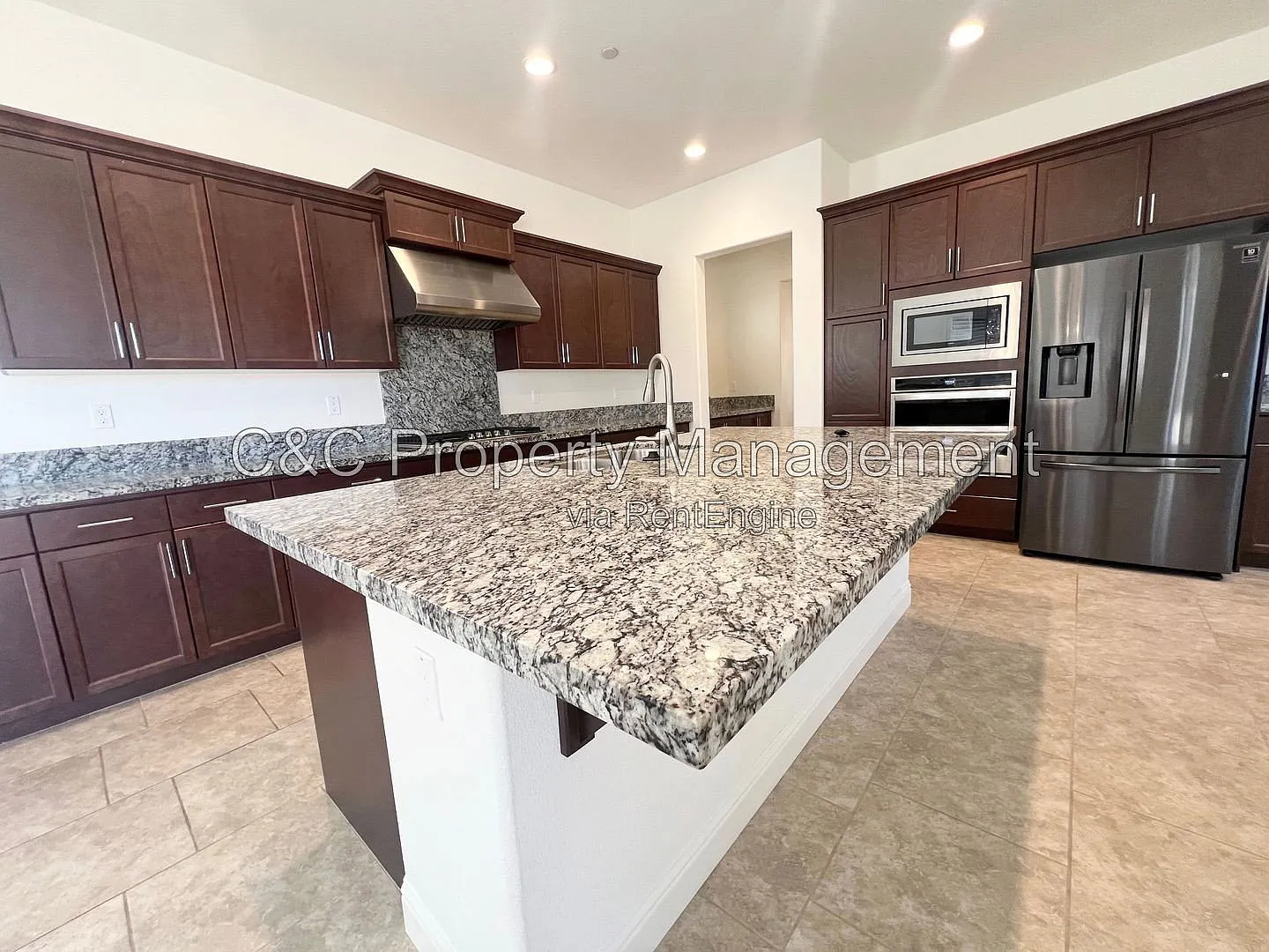 5 bed, 4.0 bath, 3601 sqft, $5,500 — Photo 4