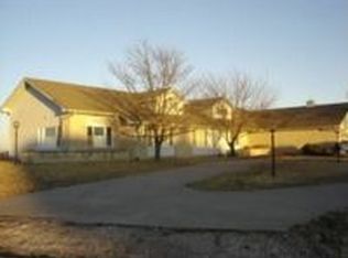 5336 Kewley Ln, Manhattan, KS 66503