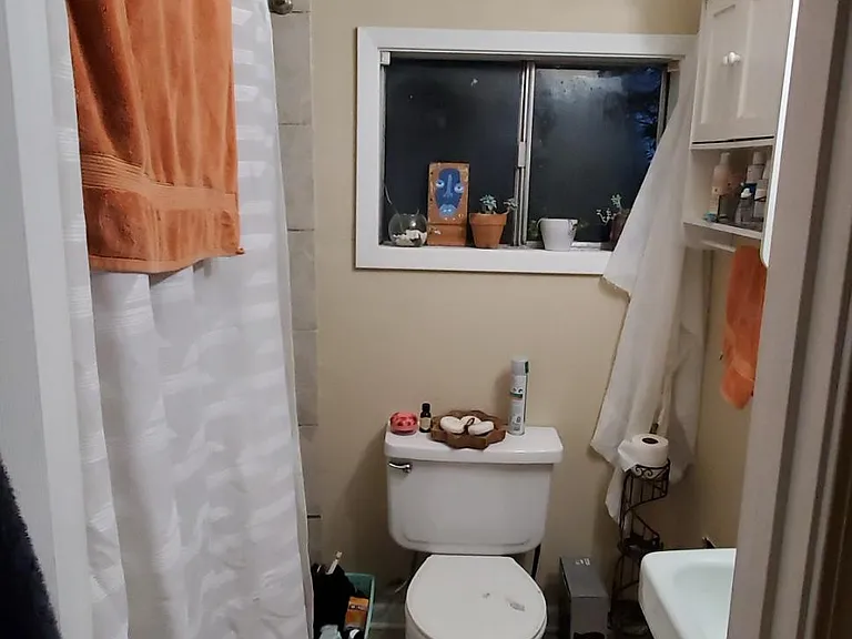 526 Whitfield St — Photo 9