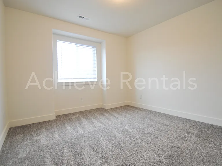 786 E Ruby Dr — Photo 8
