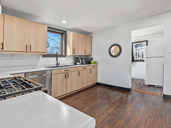 5th image of 421 Thayer St