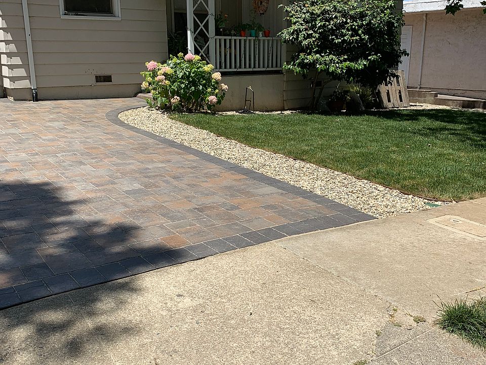 2nd image of 569 Laurel St
