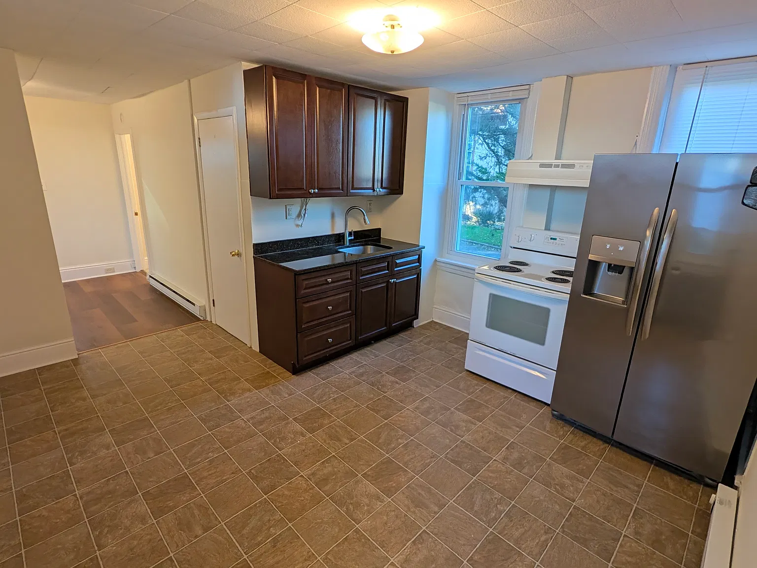 418 Main St — Photo 2