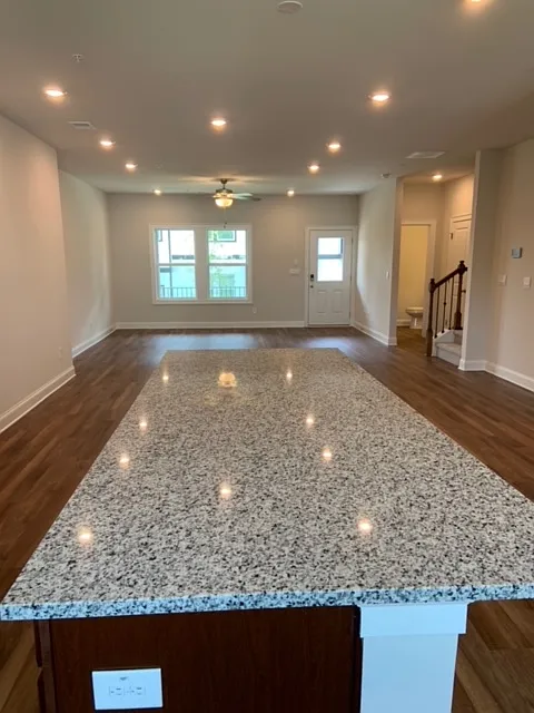 4 bed, 3.5 bath, 2643 sqft, $3,000 — Photo 4