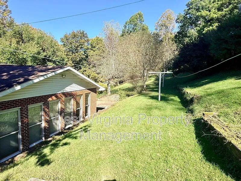 4 bed, 3.0 bath, $1,800 — Photo 4