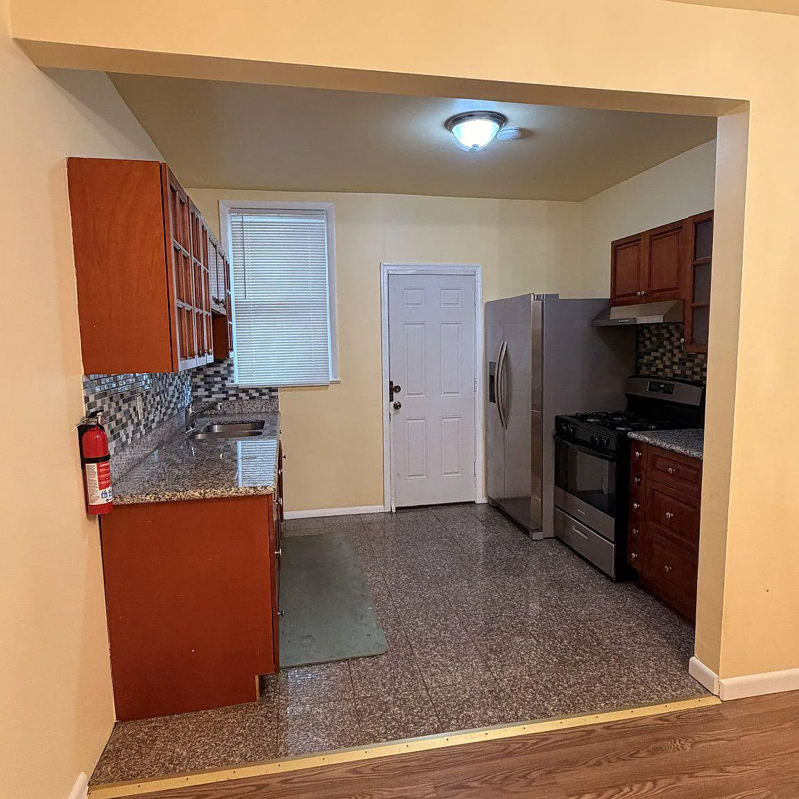 3 bed, 1.5 bath, 1160 sqft, $1,500 — Photo 2