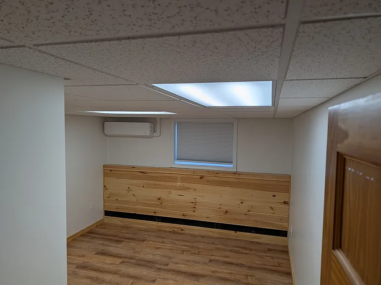 753 W River Rd #C — Photo 8