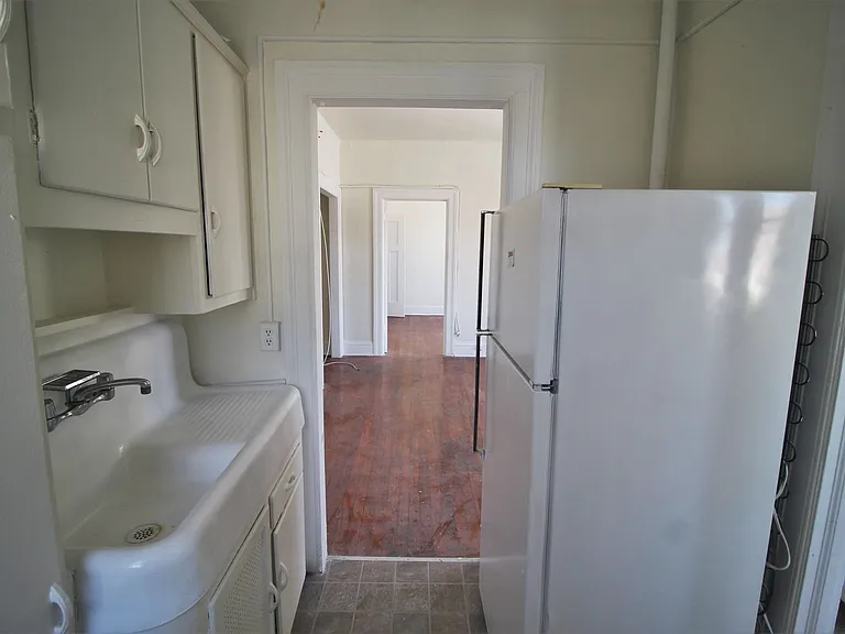 Avon Apartments — Photo 25