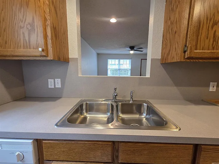 411 W 7th St #3 — Photo 8