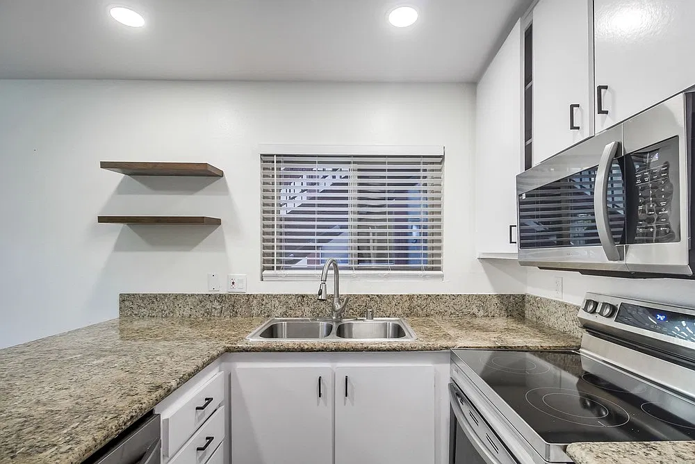 2 bed, 1144 sqft, $2,950 — Photo 2