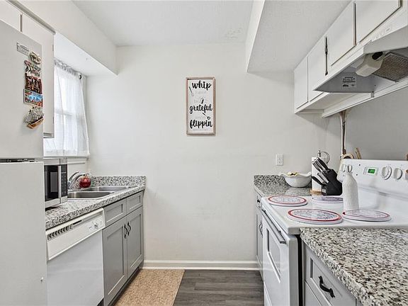 5th image of 3648 Martinique Ave #B