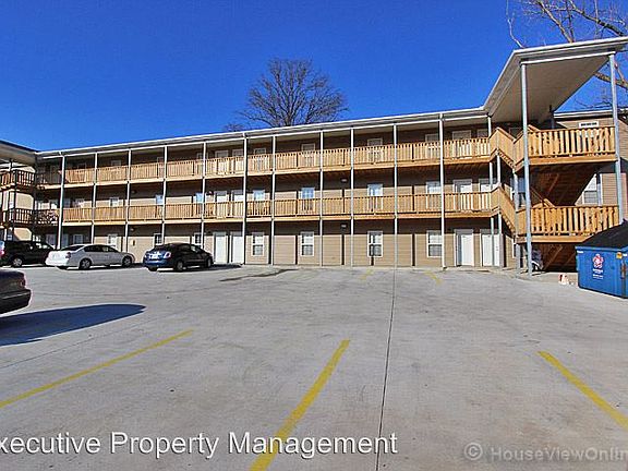 3rd image of 514 Olive St APT 303