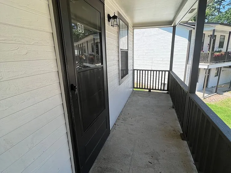 9 Pinewood Ct — Photo 3