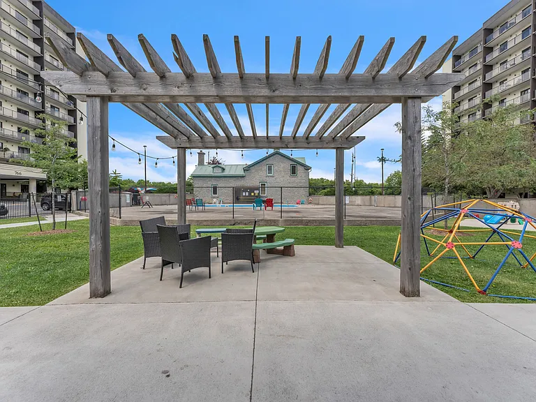 722 John Counter Blvd — Photo 9