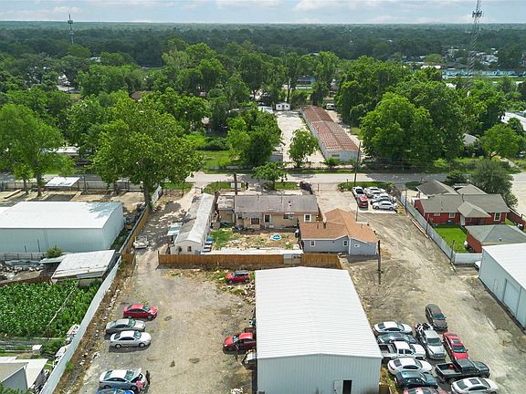 4th image of 8021 Berwyn Dr