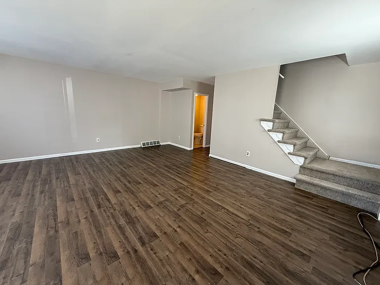 10211 Ambridge Pl — Photo 3