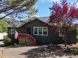 381 Pinetop Ter, Shady Cove, OR 97539