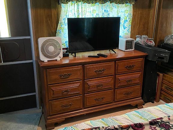3rd image of 1900 Grace Ave #100