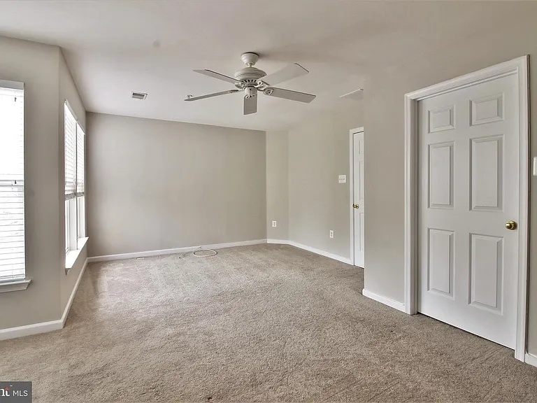 10707 Croydon Ct — Photo 13