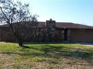 5515 N Farm Rd 191, Springfield, MO 65803