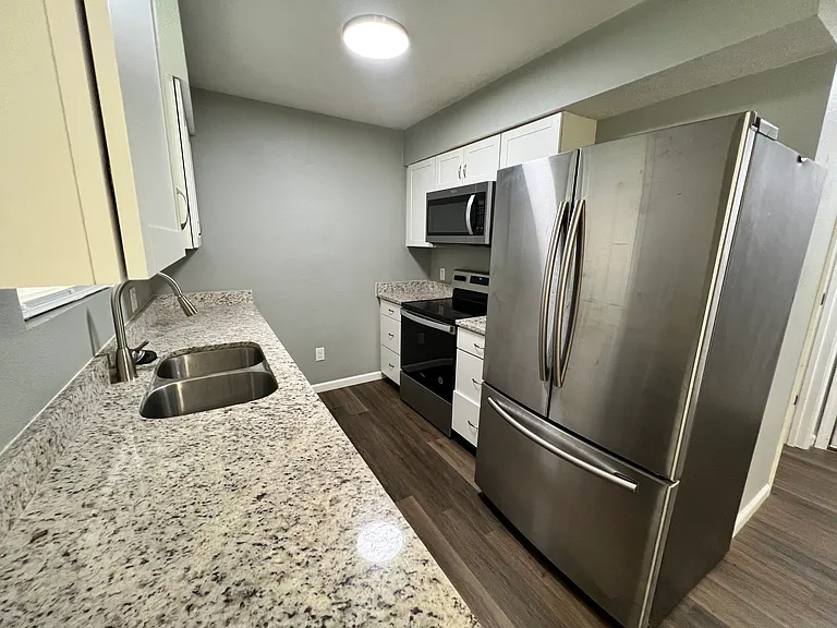 718 W Downing St — Photo 5