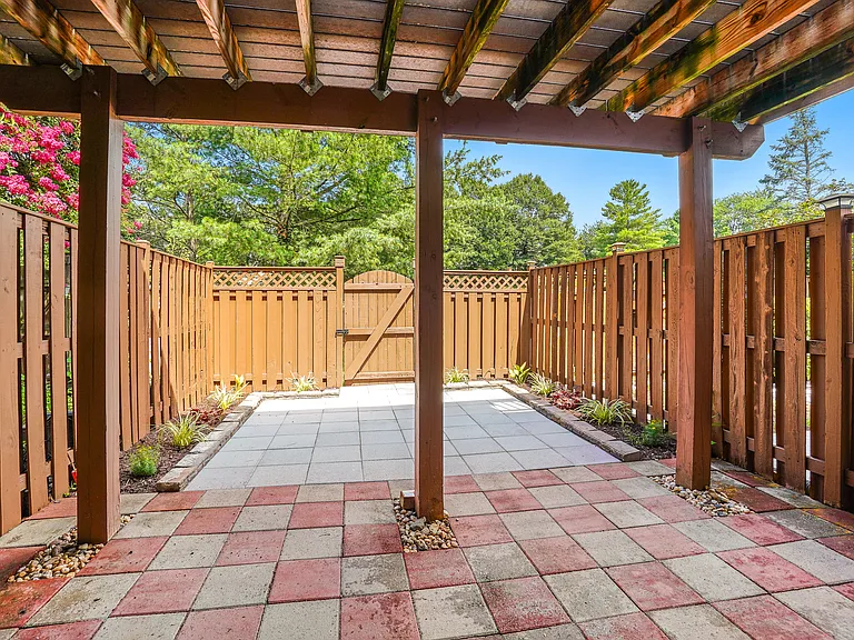 20206 Foothill Ter — Photo 21