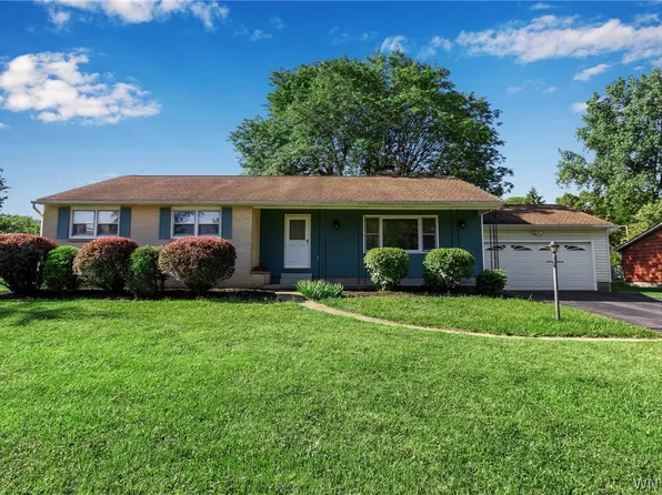 5278 Mayfield Ct, Clarence, NY 14031