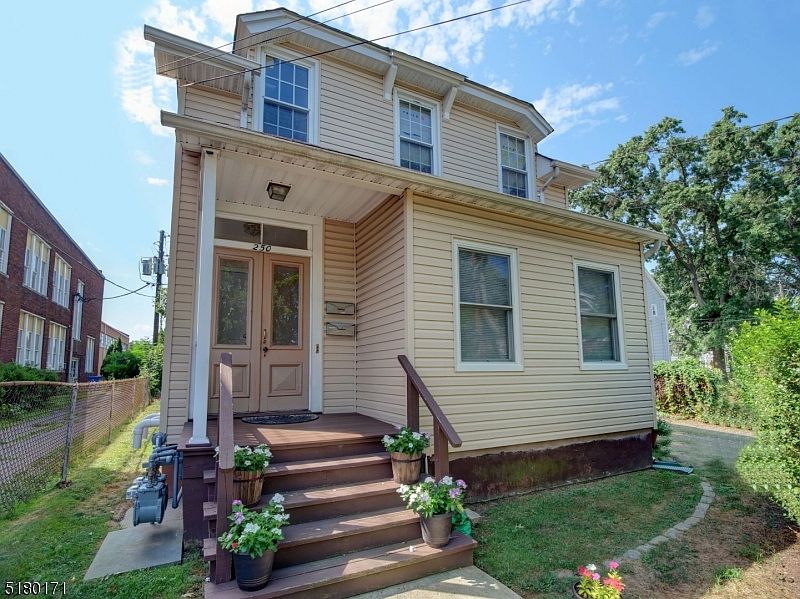 1st image of 250 Central Ave