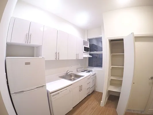 Rented by Avenues Real Estate | media 13