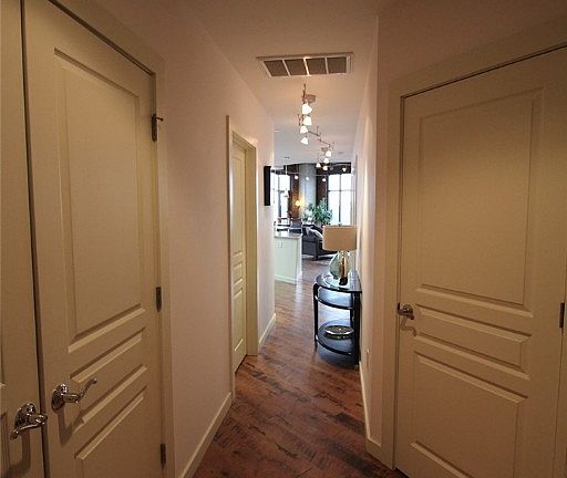 3rd image of 21 Furnace St Unit 701