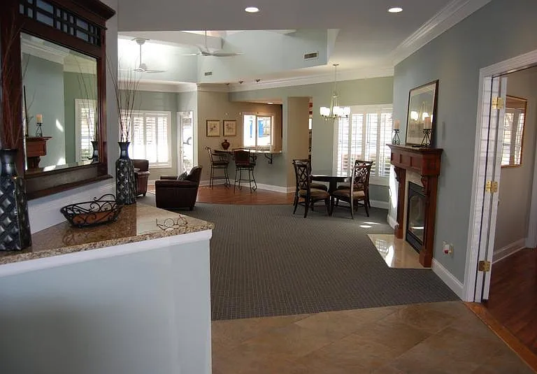 Argyle Place Apartment Homes — Photo 3