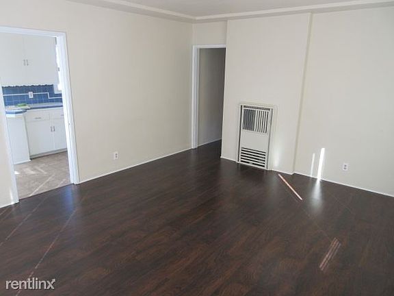 3rd image of 1016 S Inglewood Ave