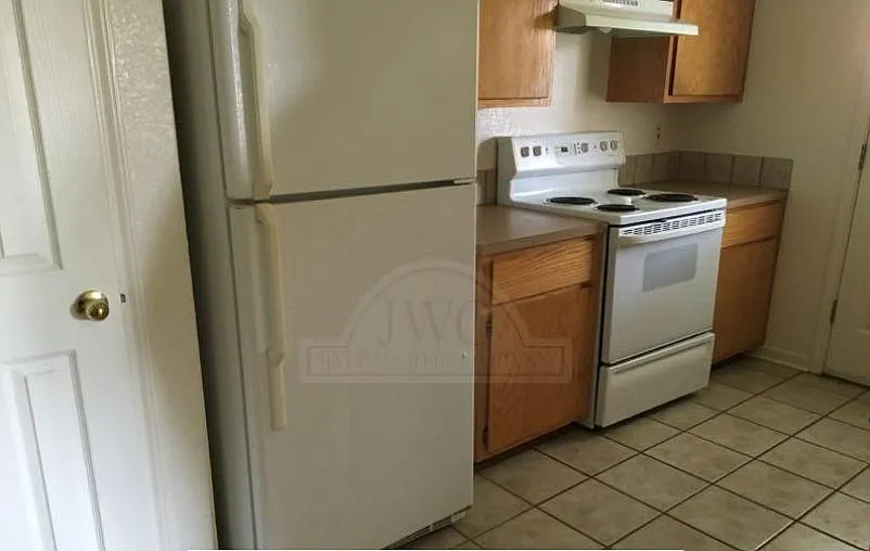 4211 Thunder Creek Dr — Photo 2