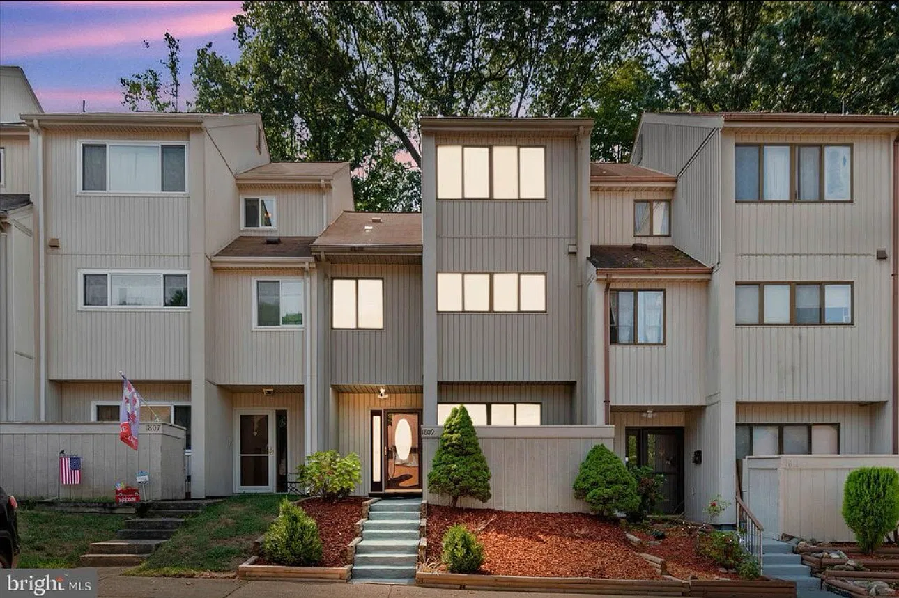 3 bed, 2.5 bath, 1724 sqft, $2,600 — Photo 1