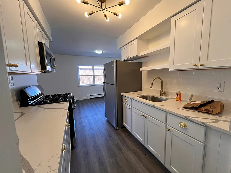 550 Washington Ave #20C — Photo 4