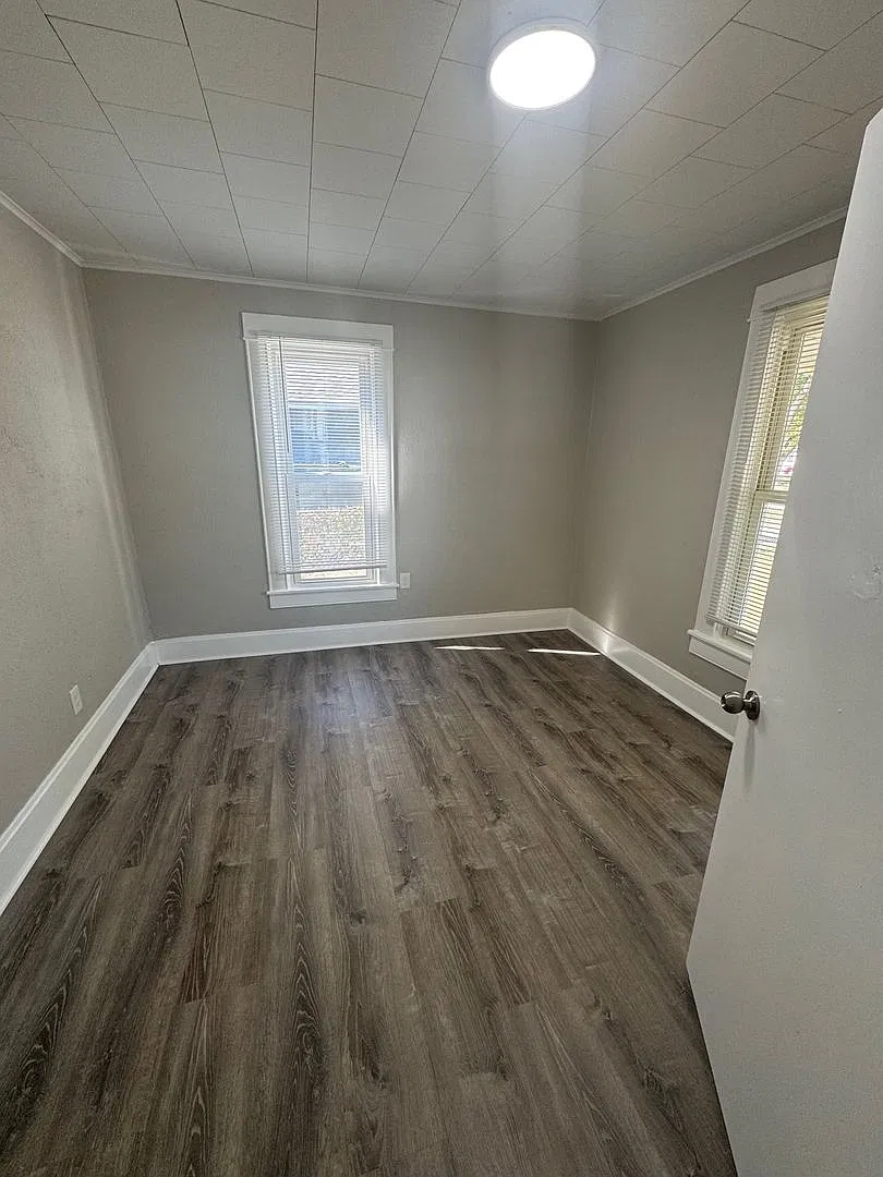Cute 2 Bedroom/ 1 Bathroom House! — Photo 3