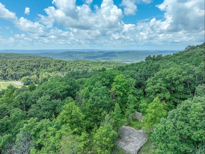 1st image of 11 Hidden Valley Dr