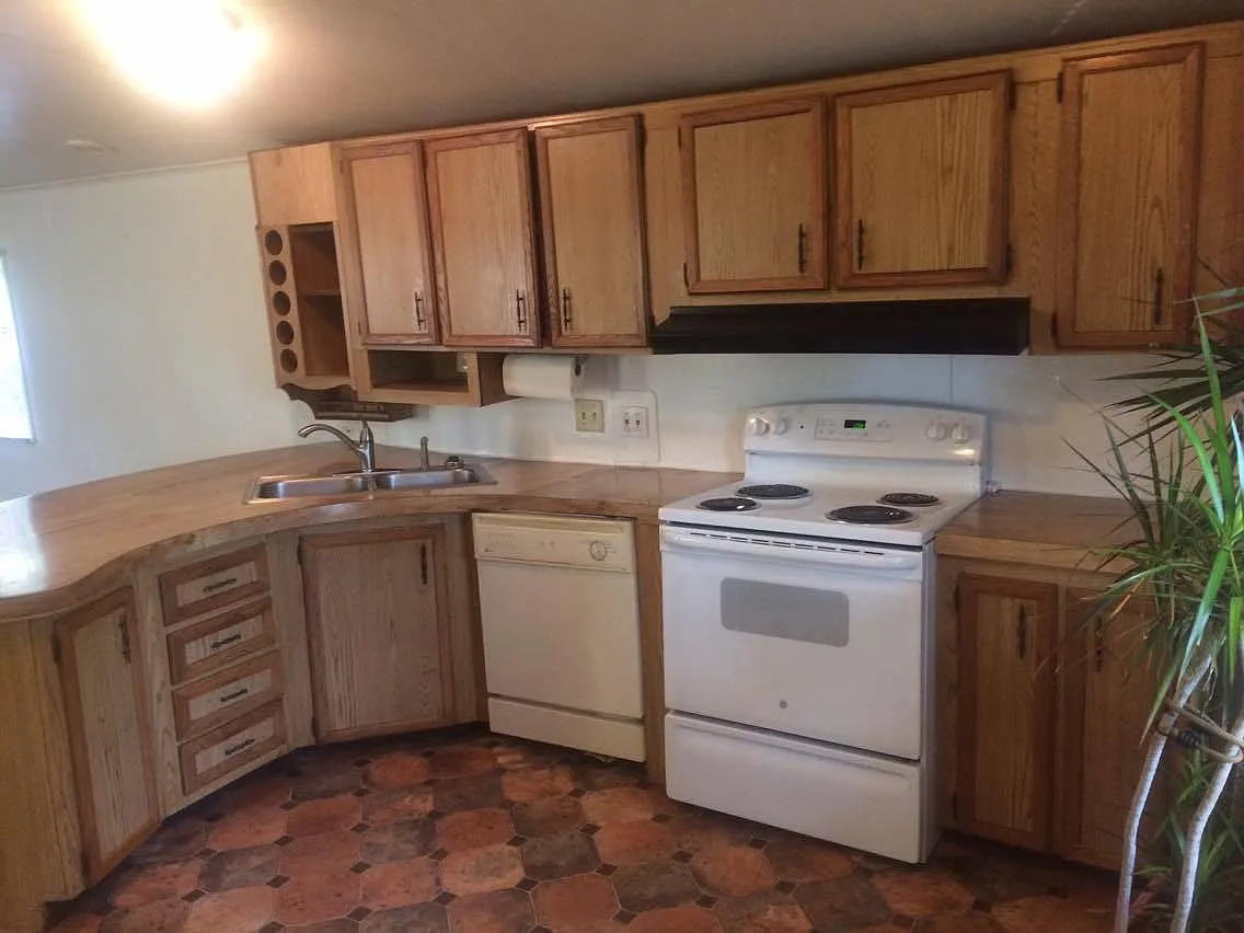 2 bed, $995 — Photo 2