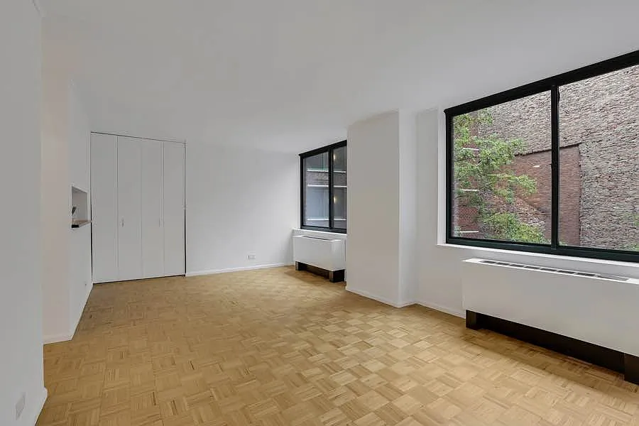 295 Greenwich Street — Photo 4