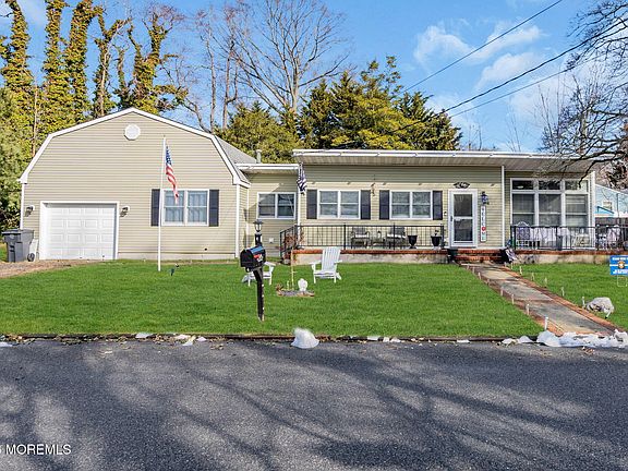 3rd image of 4 Spring Street