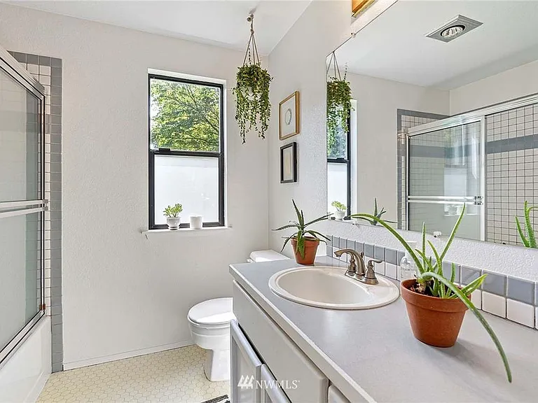 17th Avenue Ct NW — Photo 10