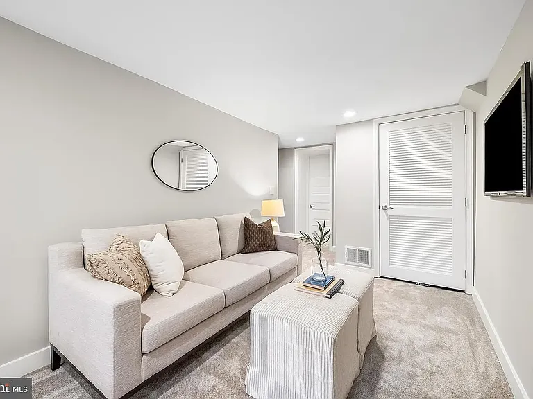1206 S Charles St #BASEMENT — Photo 2