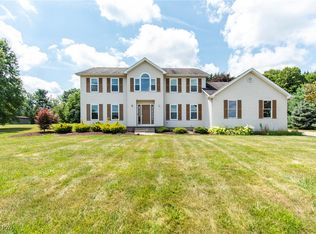 9850 Ginger Hill Rd, New Middletown, OH 44442