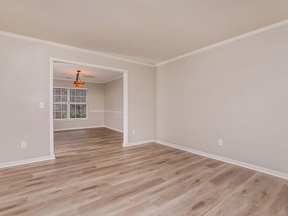 5th image of 409 Pyracantha Dr